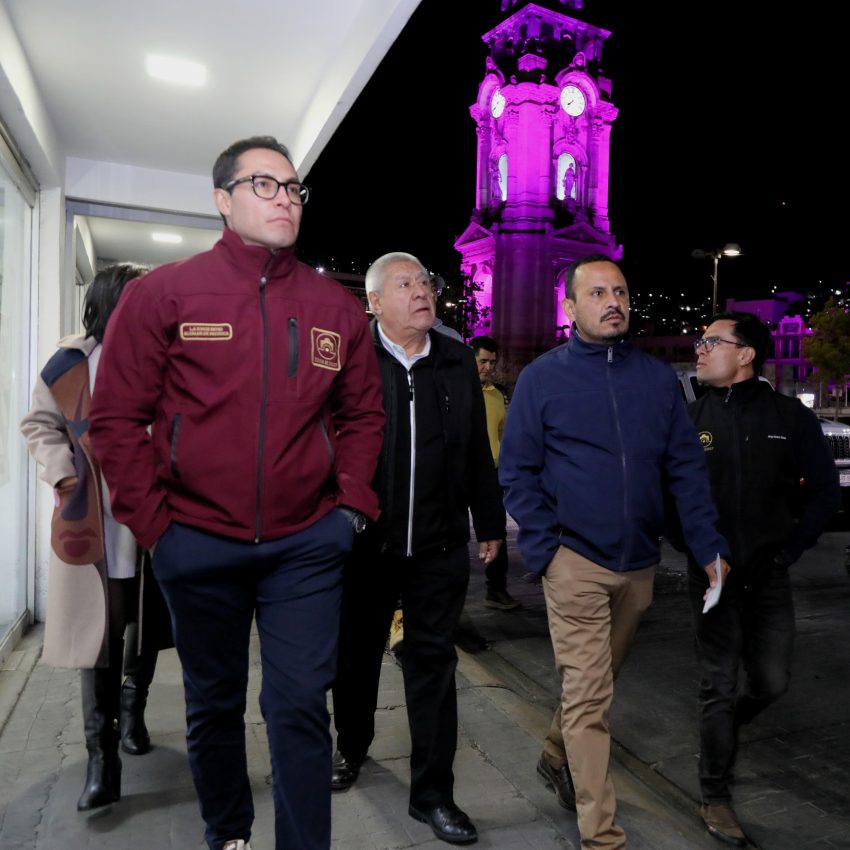 Al alcalde, Jorge Reyes, supervisó la correcta operación del alumbrado en las calles intervenidas